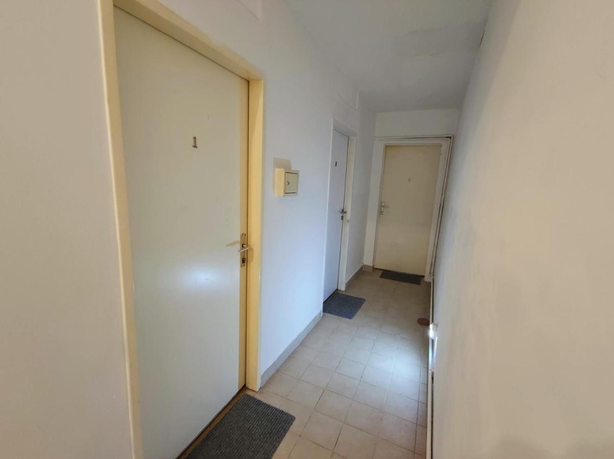 Room With Privat Shower In 3 Rooms Apartment เวียนนา ภายนอก รูปภาพ