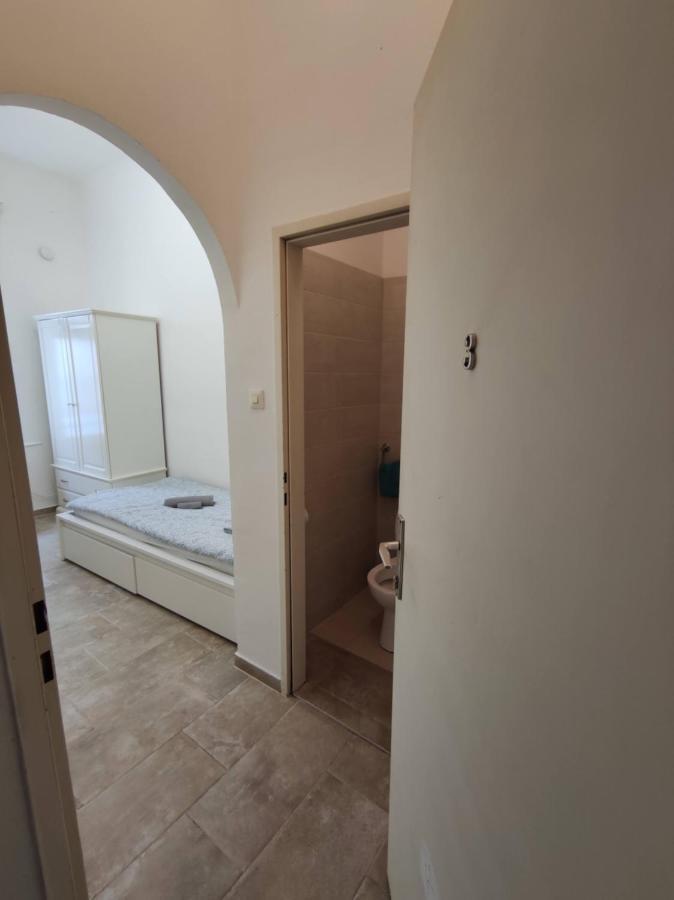 Room With Privat Shower In 3 Rooms Apartment เวียนนา ภายนอก รูปภาพ